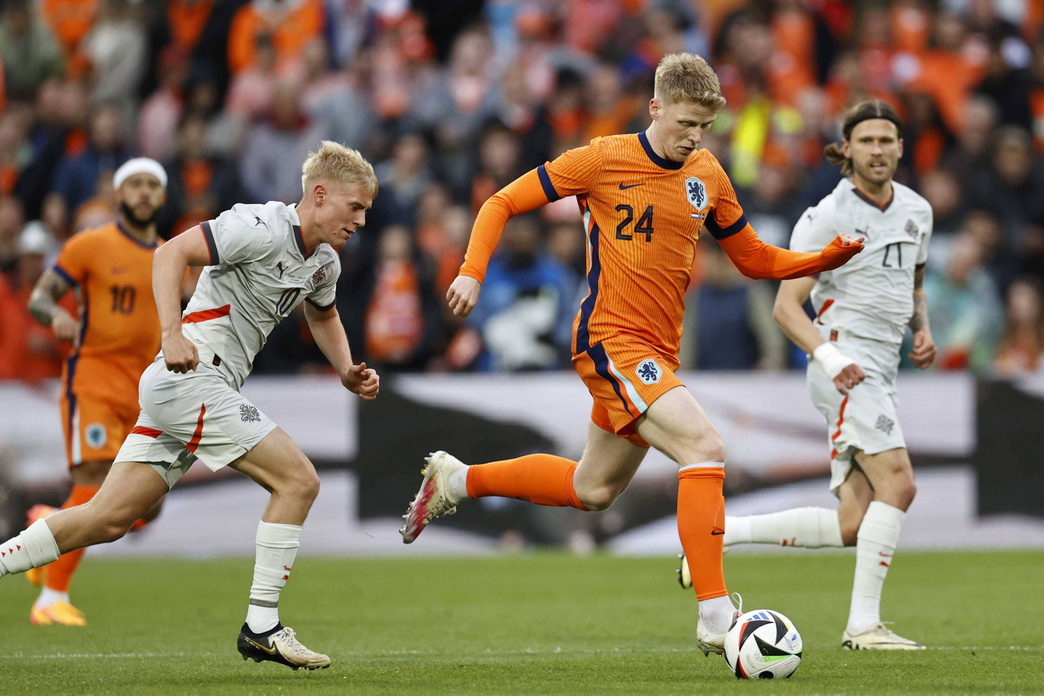 荷兰小组赛全胜，冲击欧洲杯决赛圈