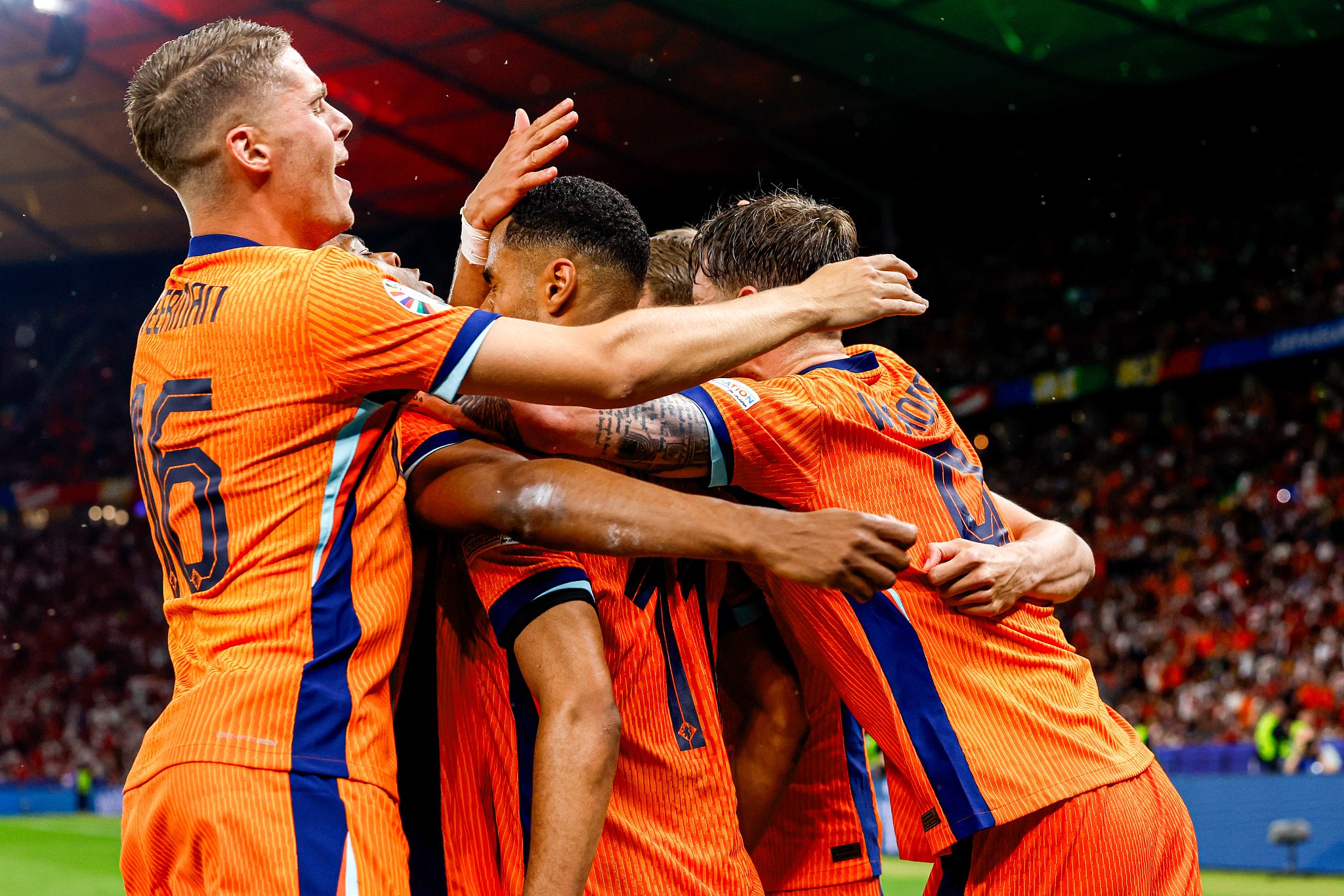 荷兰小组赛全胜，冲击欧洲杯决赛圈