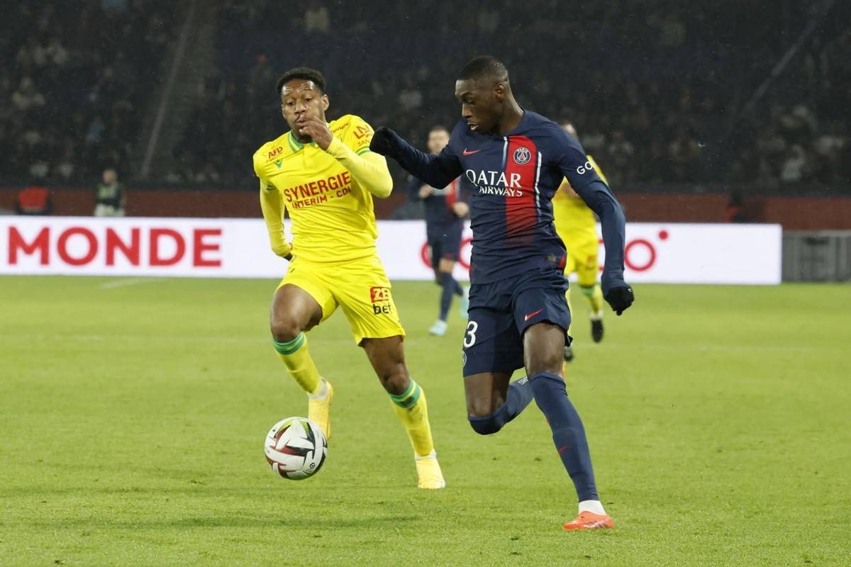 包含里尔遭遇主场失利，法甲卫冕冠军遇阻的词条