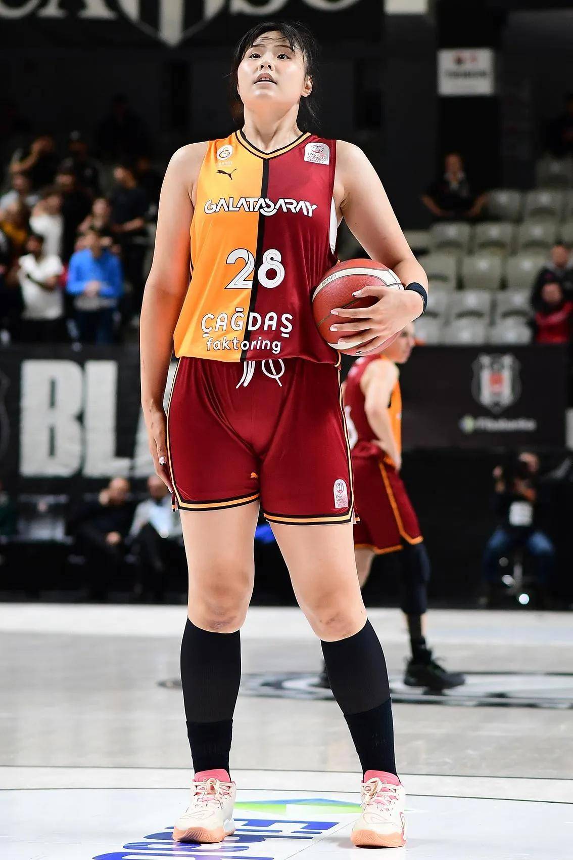 年轻球员冲破重围，带领球队取胜