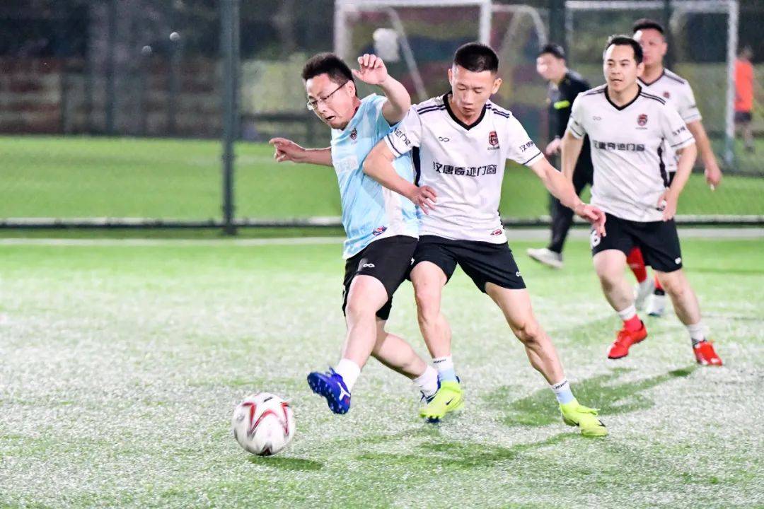 激烈角逐！一场比赛两队角逐至双方不分伯仲