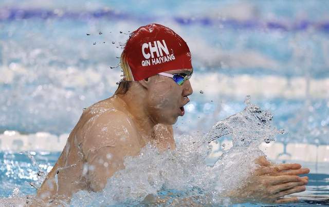 意大利代表团获得游泳比赛冠军