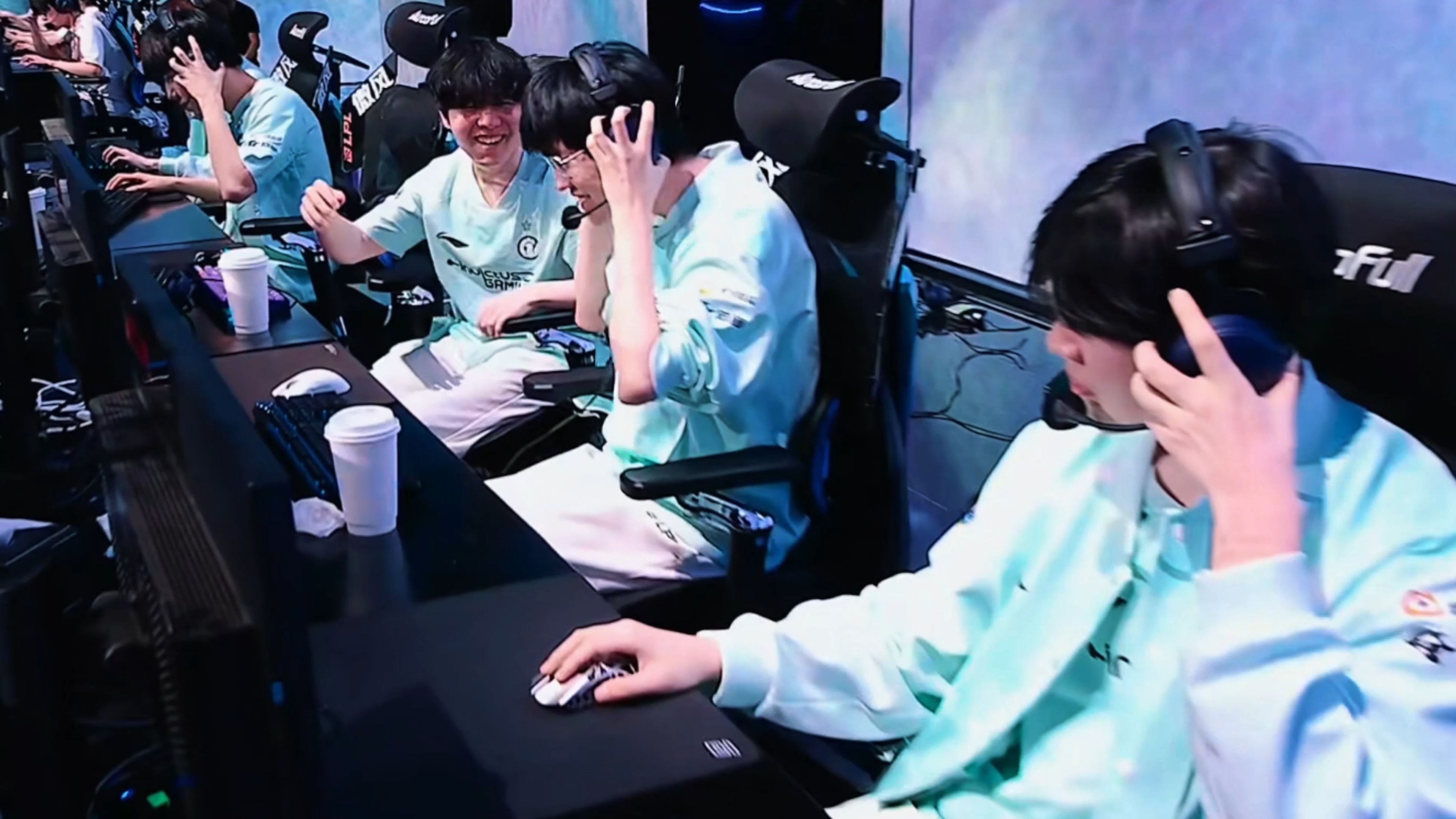FPX绝杀WBG，Zeus拿下关键大龙成都决赛之夜3:0（深圳）