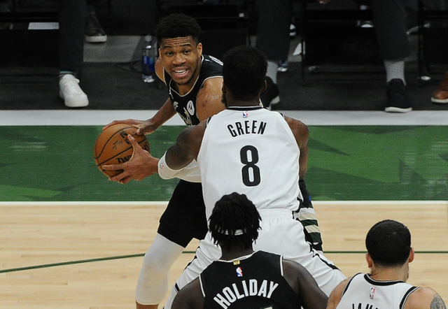 雄鹿取得七连胜，维斯布鲁克砍下双20+的简单介绍