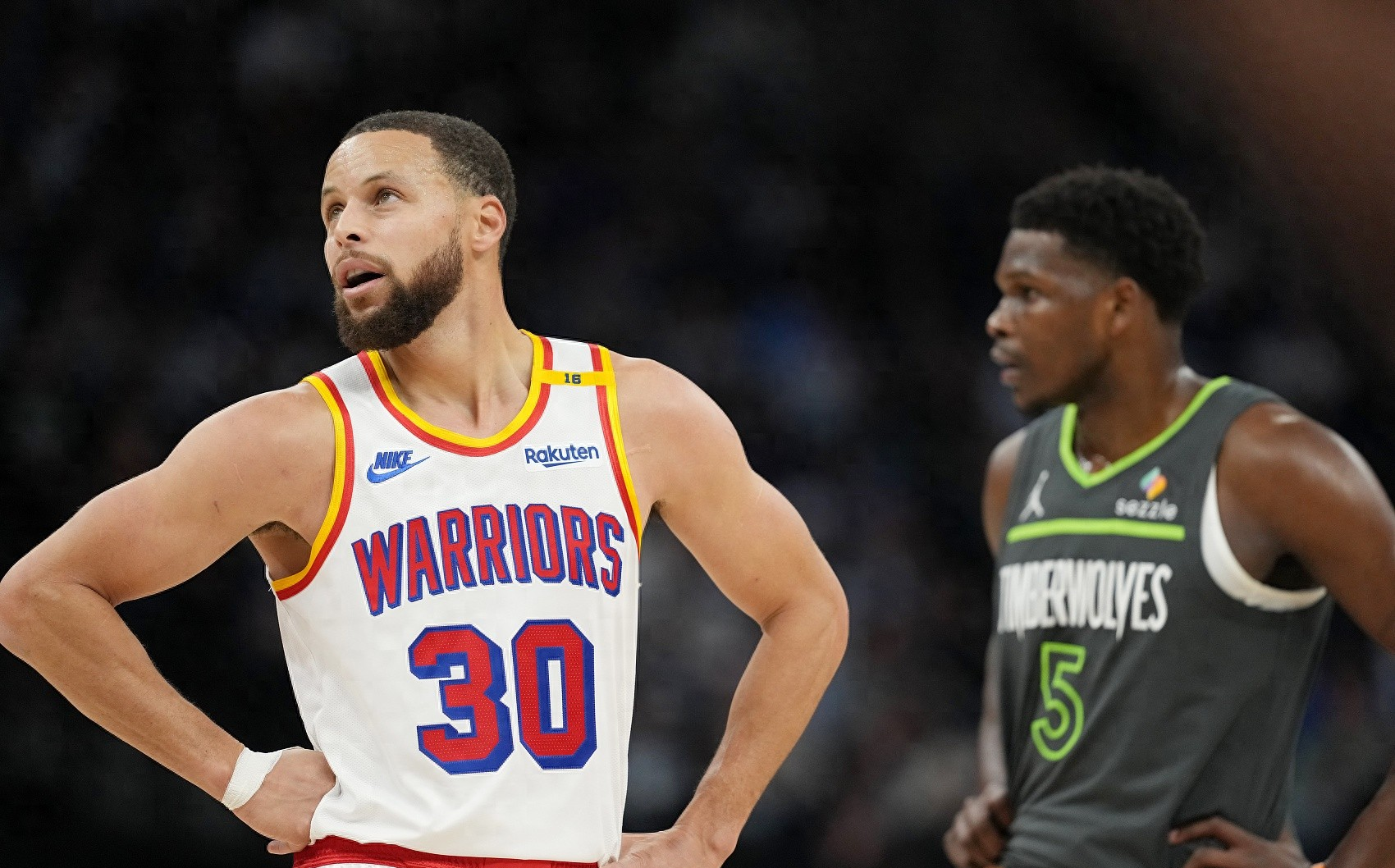 勇士逆转森林狼，库里狂砍40分