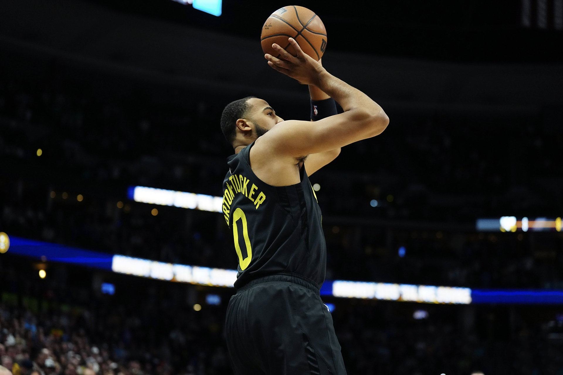 爵士客场击败篮网，取得四连胜