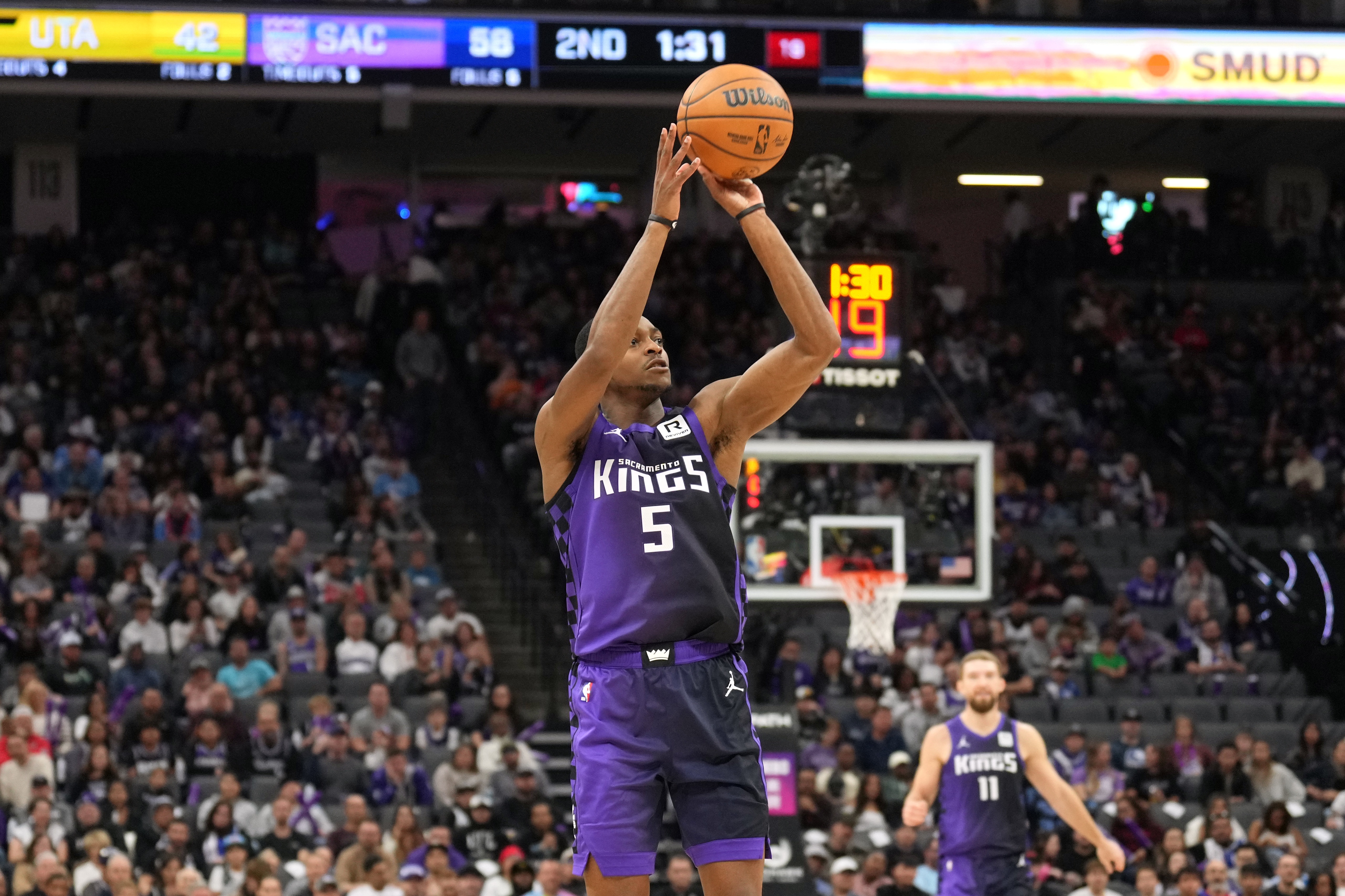 火箭客场大胜马刺，领先西部