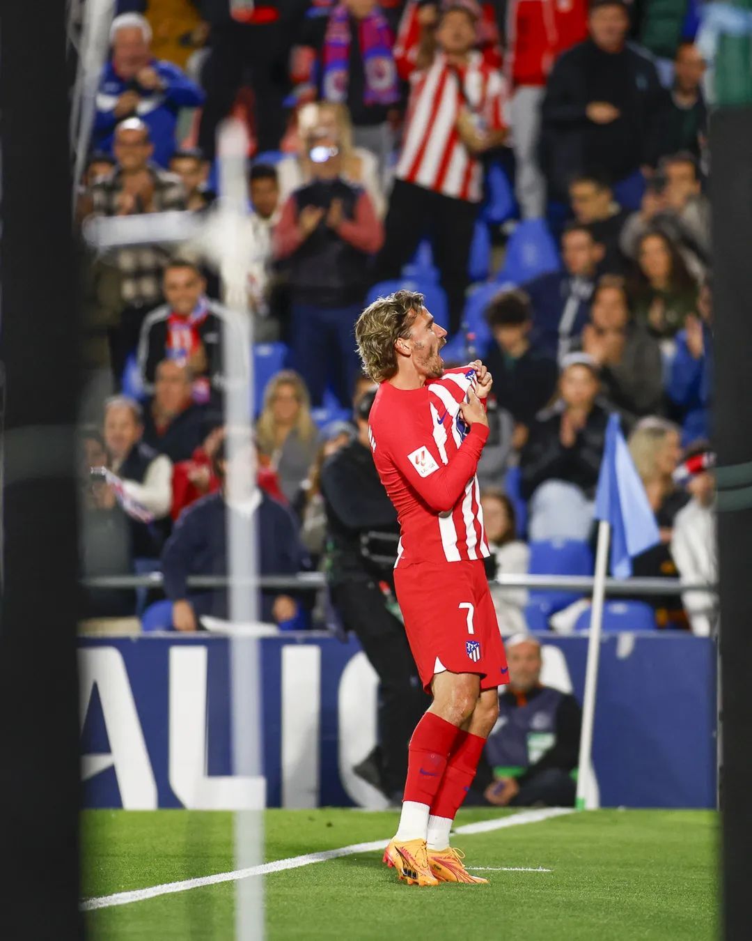 包含罗马爆冷巴萨，格列兹曼完成帽子戏法的词条