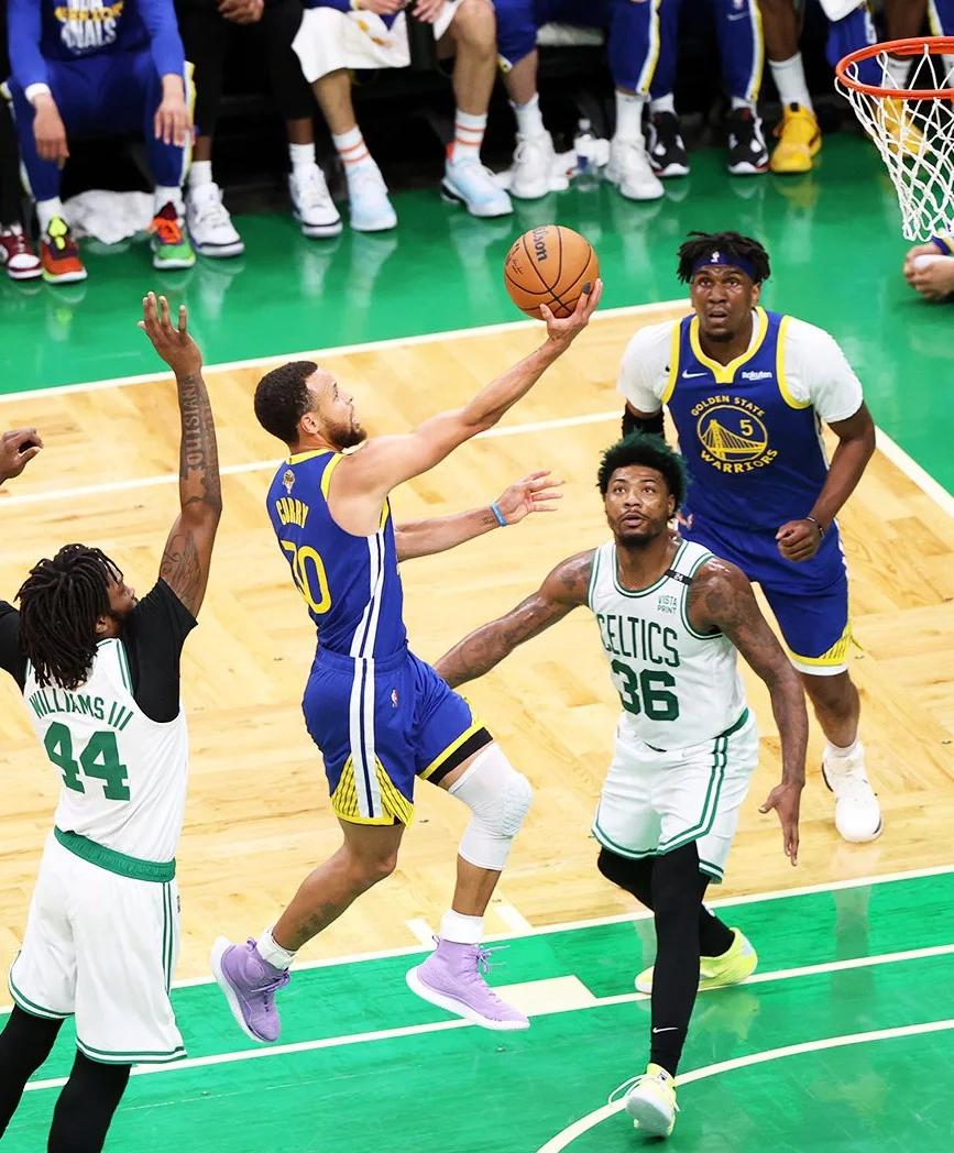 勇士逆转雷霆,汤普森三分绝杀全场 勇士逆转雷霆,汤普森三分绝杀全场