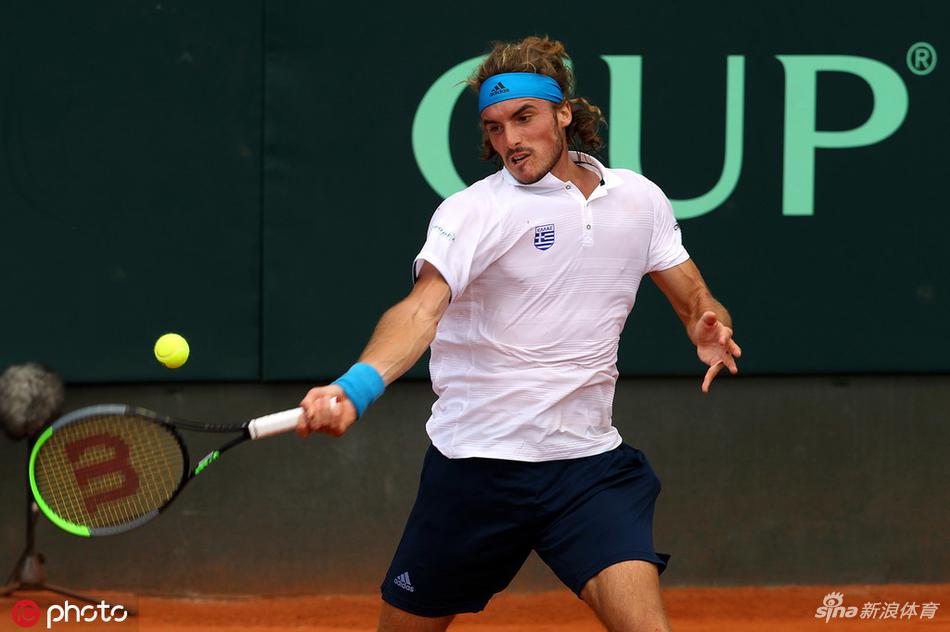 戴维斯杯险胜联合杯，西西帕斯高光表现