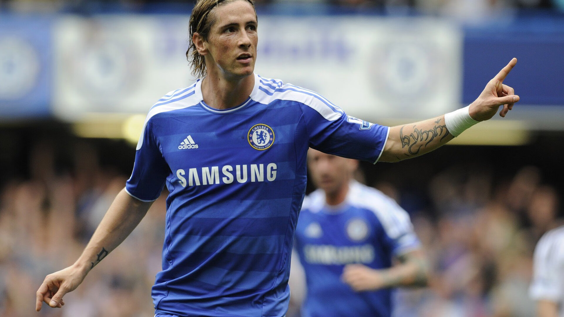 当皇马球探盯上苏格兰天才车手，而京多安在F1揭幕战接管了比赛