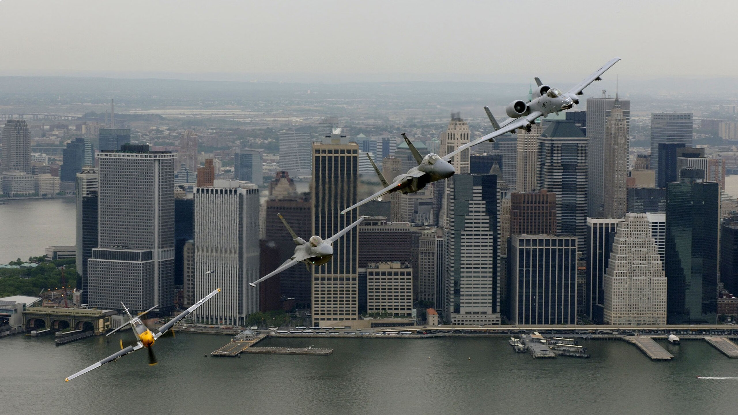 德甲争冠激战正酣，凯尔特人轻松收割活塞，体育双线赛事深度解析