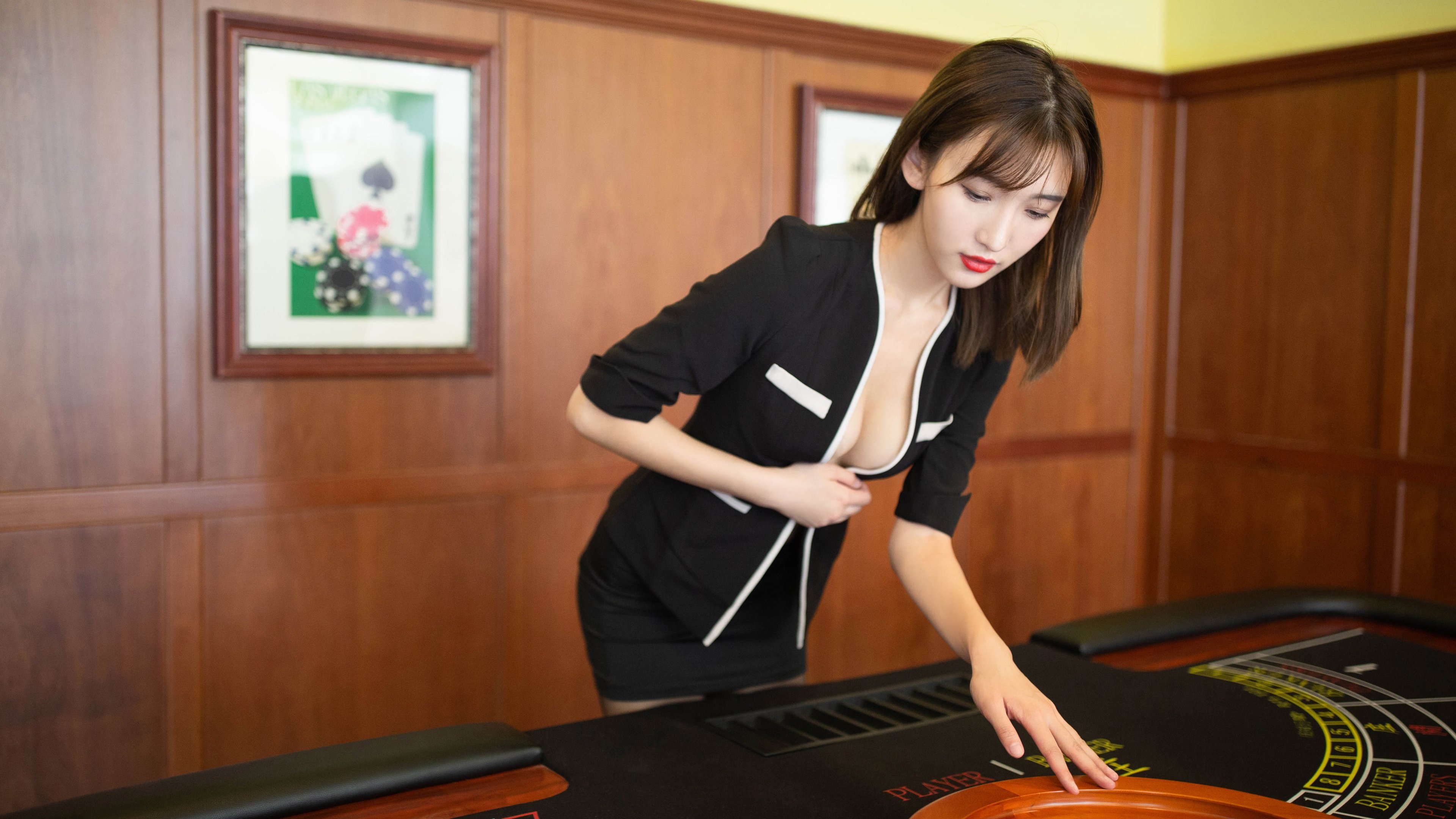 午夜破晓，当加克波在寂静中刺穿年度焦点之战的幕布