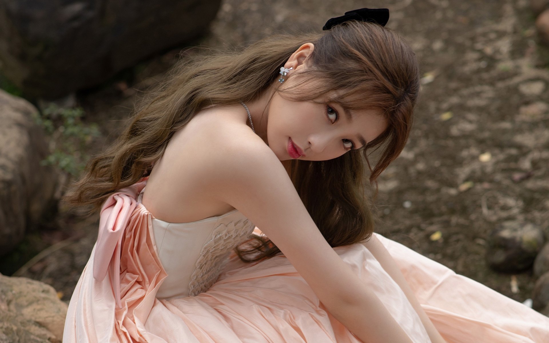 绿茵双面镜，巴拉圭铁腕击溃玻利维亚，京多安在德甲终局之战中一锤定音